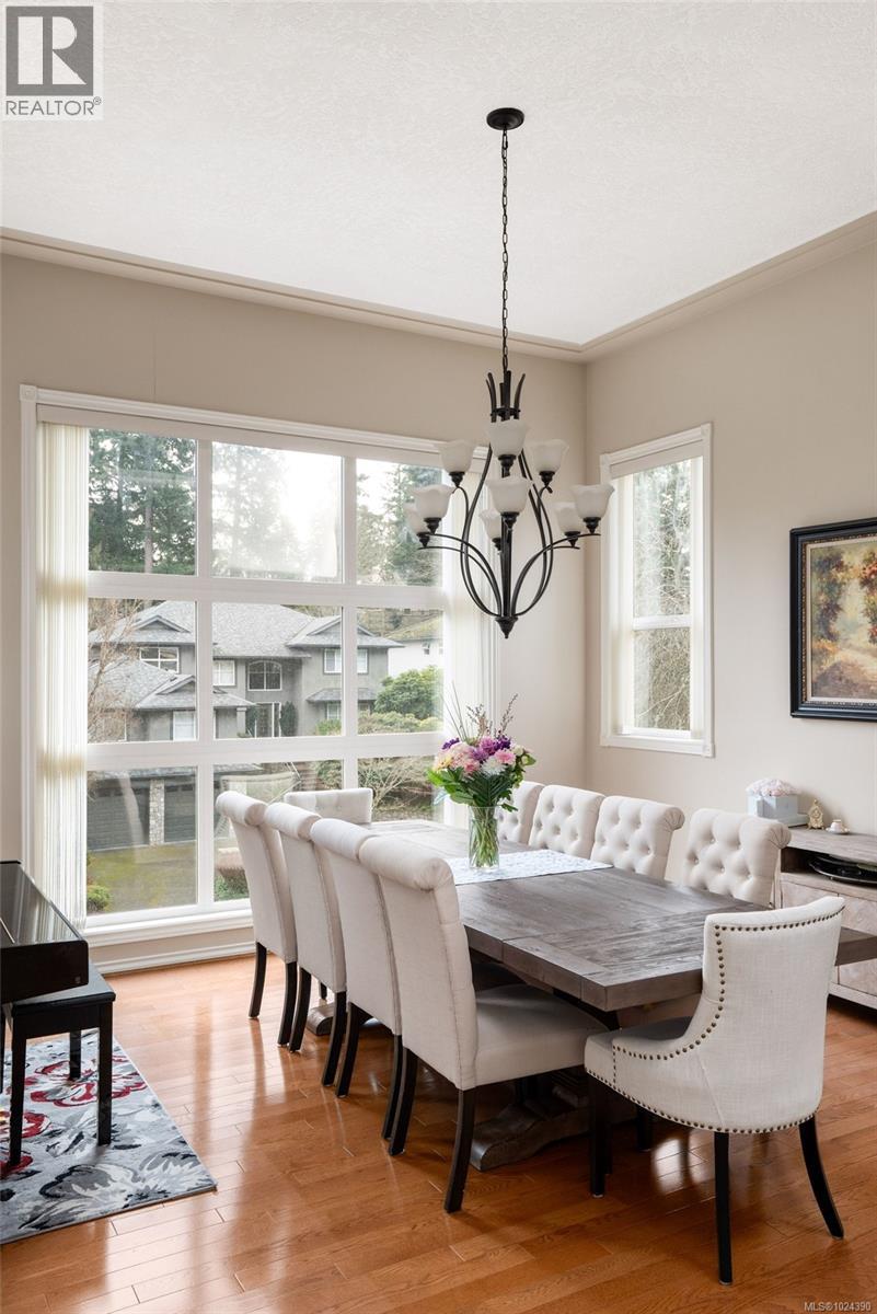 4652 Boulderwood Dr, Saanich, British Columbia V8Y 3G5 - Photo 10 - 1024390