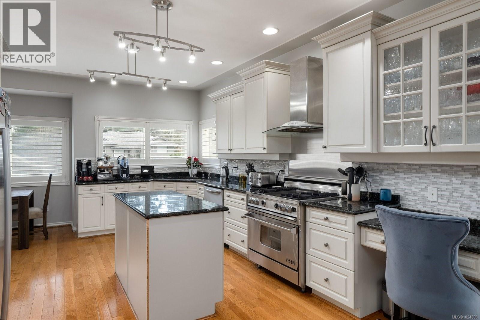 4652 Boulderwood Dr, Saanich, British Columbia V8Y 3G5 - Photo 19 - 1024390