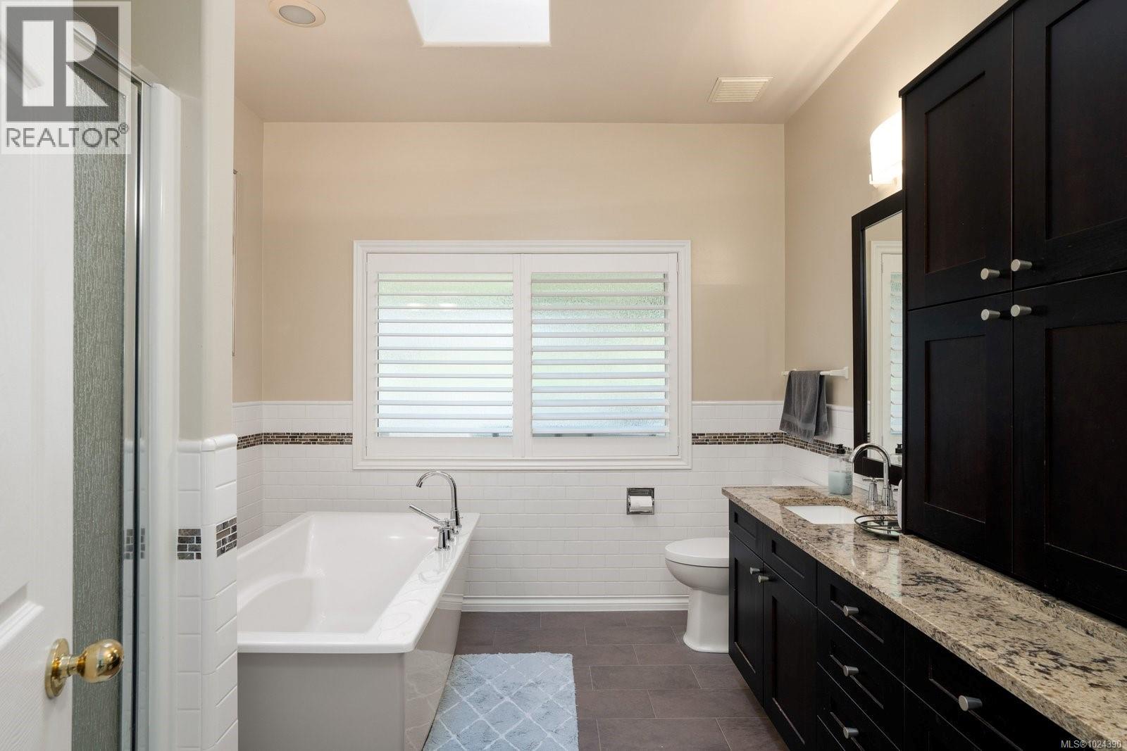 4652 Boulderwood Dr, Saanich, British Columbia V8Y 3G5 - Photo 27 - 1024390