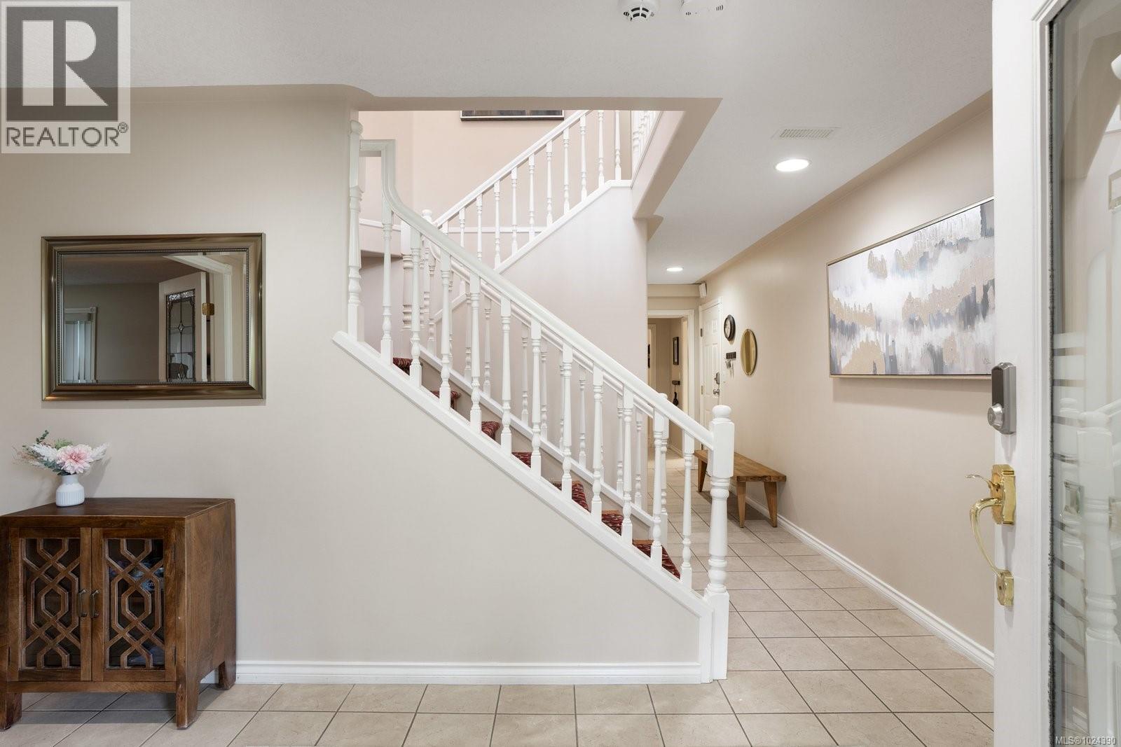 4652 Boulderwood Dr, Saanich, British Columbia V8Y 3G5 - Photo 36 - 1024390