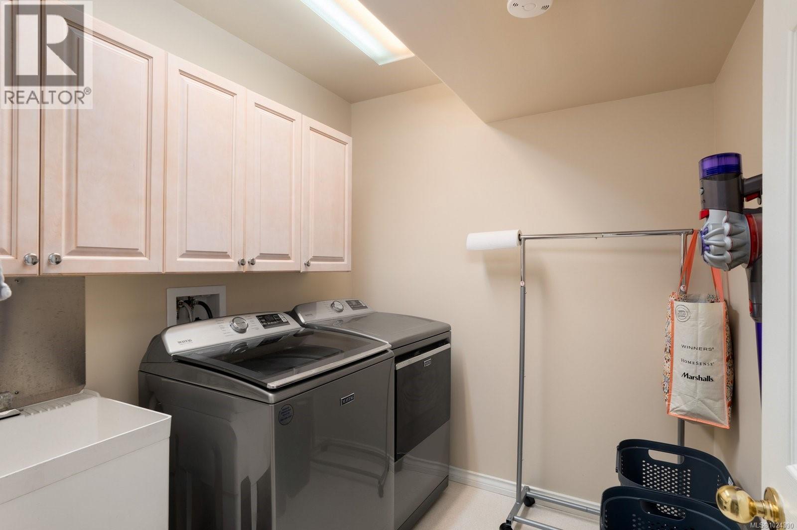 4652 Boulderwood Dr, Saanich, British Columbia V8Y 3G5 - Photo 38 - 1024390