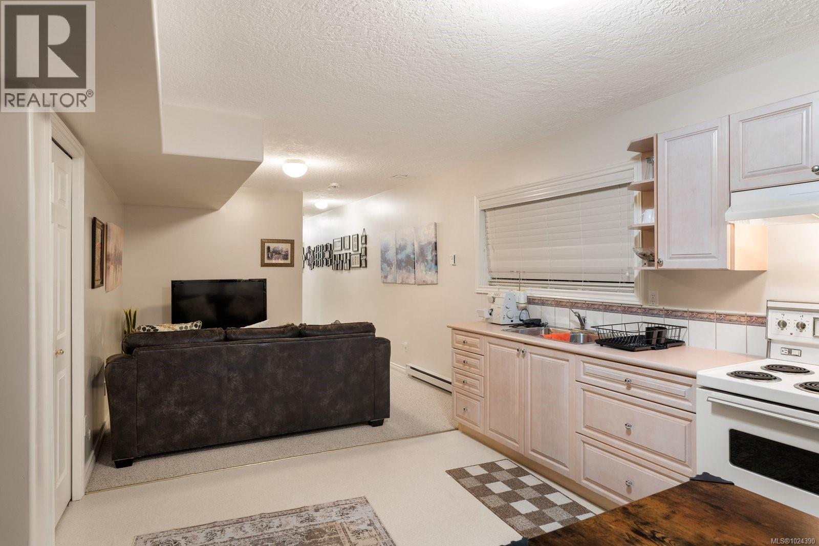 4652 Boulderwood Dr, Saanich, British Columbia V8Y 3G5 - Photo 42 - 1024390