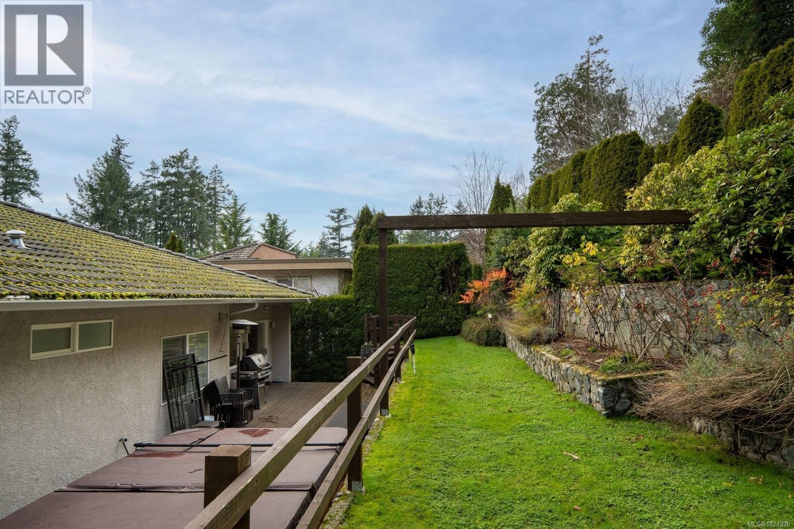 4652 Boulderwood Dr, Saanich, British Columbia V8Y 3G5 - Photo 51 - 1024390