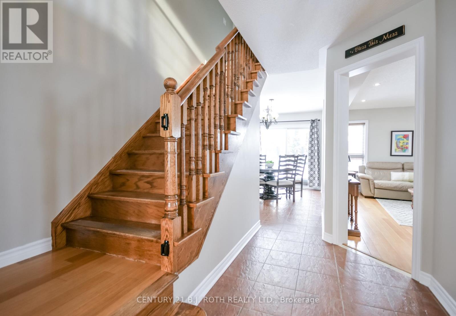 47 Maple Crown Terrace, Barrie (Innis-Shore), Ontario L4M 7H9 - Photo 5 - S12739012