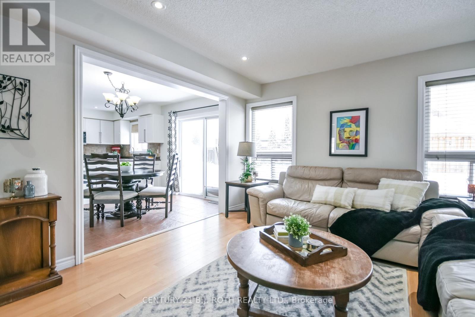 47 Maple Crown Terrace, Barrie (Innis-Shore), Ontario L4M 7H9 - Photo 8 - S12739012