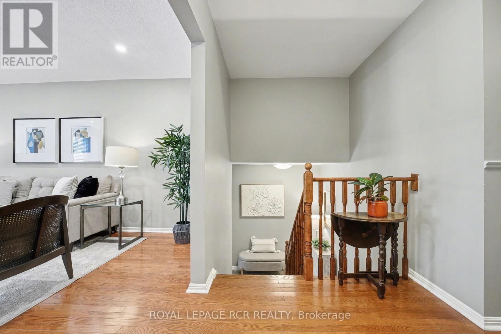 2007 Amherst Heights Drive, Burlington, Ontario  L7P 3R3 - Photo 5 - W12738718