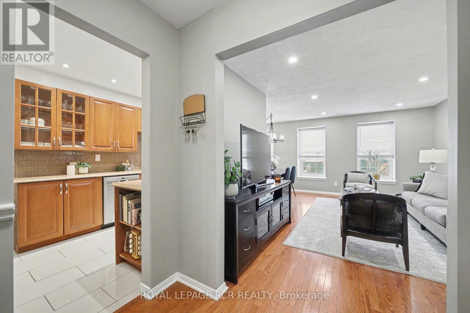 2007 Amherst Heights Drive, Burlington, Ontario  L7P 3R3 - Photo 7 - W12738718