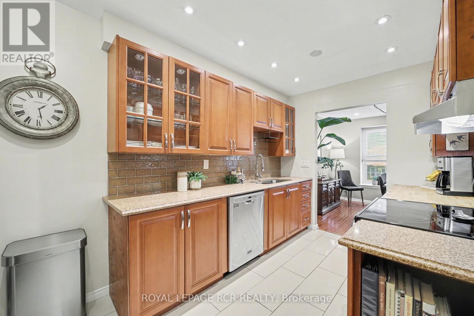 2007 Amherst Heights Drive, Burlington, Ontario  L7P 3R3 - Photo 19 - W12738718