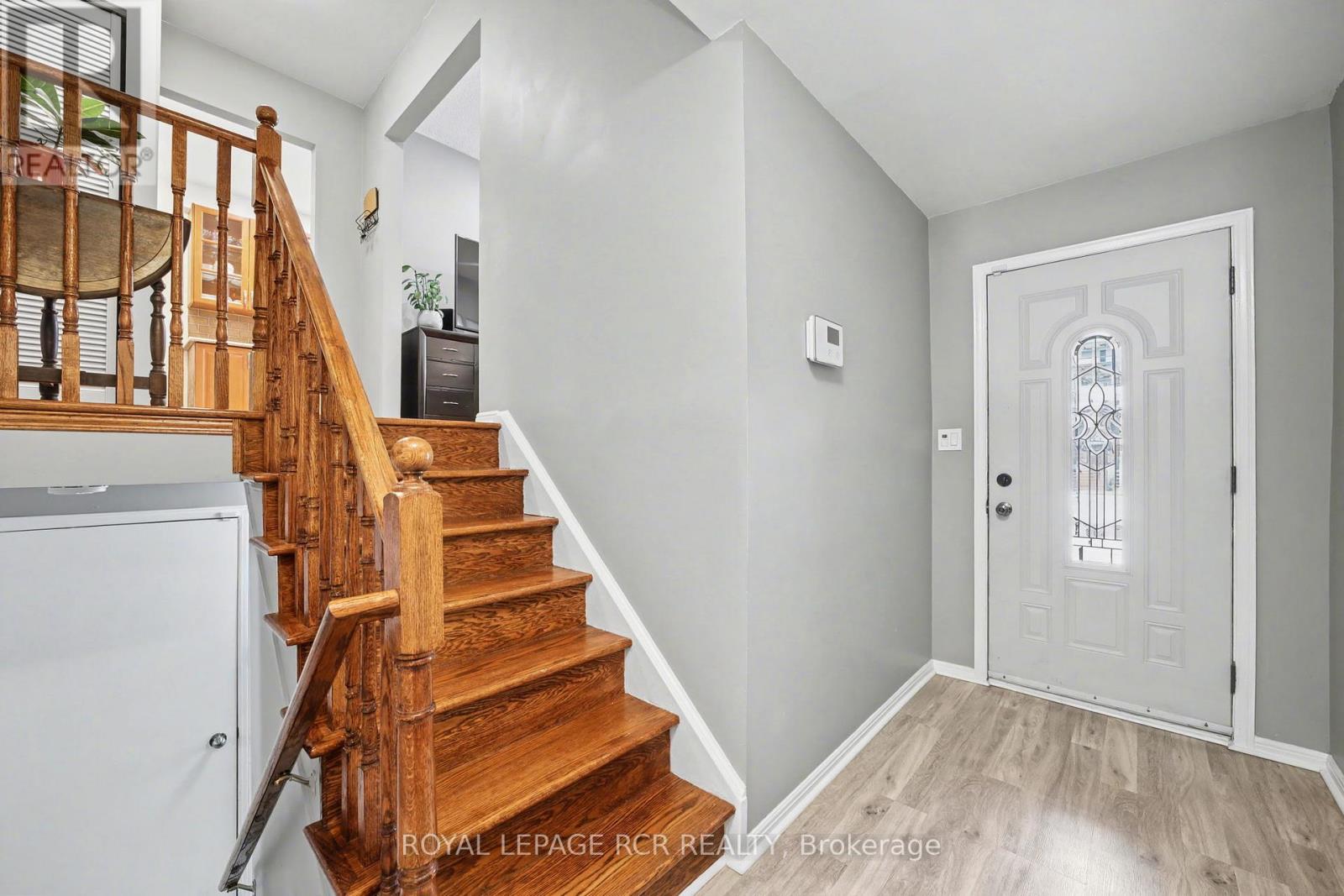 2007 Amherst Heights Drive, Burlington, Ontario  L7P 3R3 - Photo 4 - W12738718