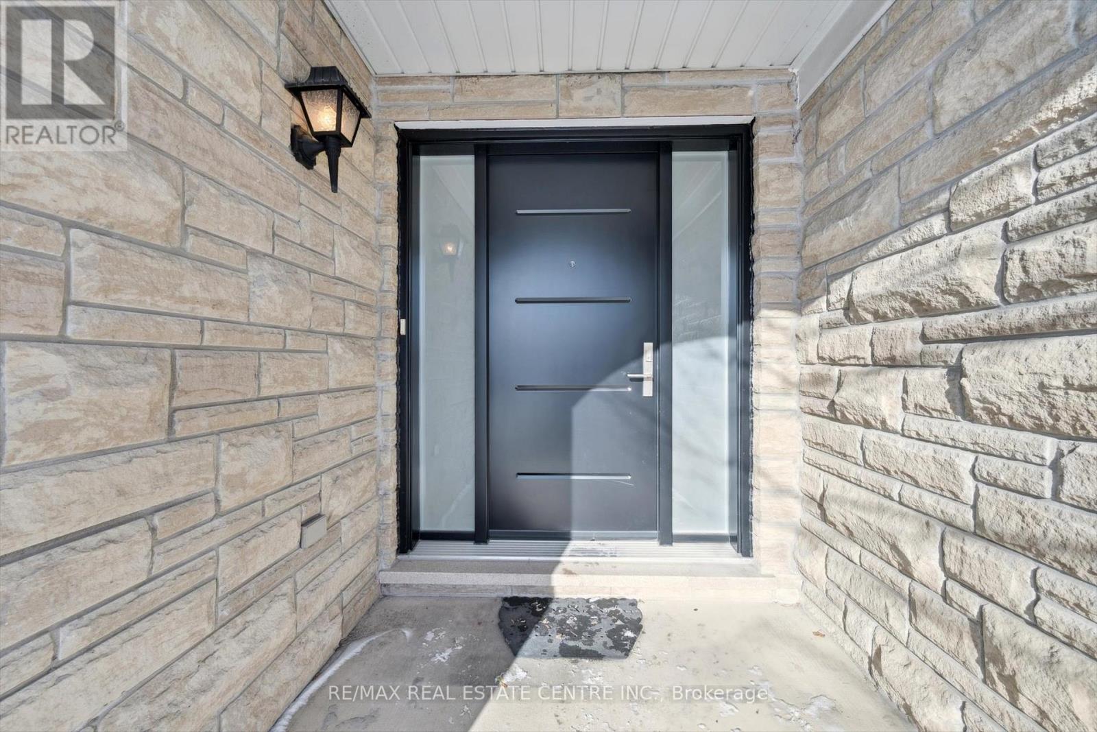 741 Candlestick Circle, Mississauga, Ontario  L4Z 0B1 - Photo 3 - W12738908