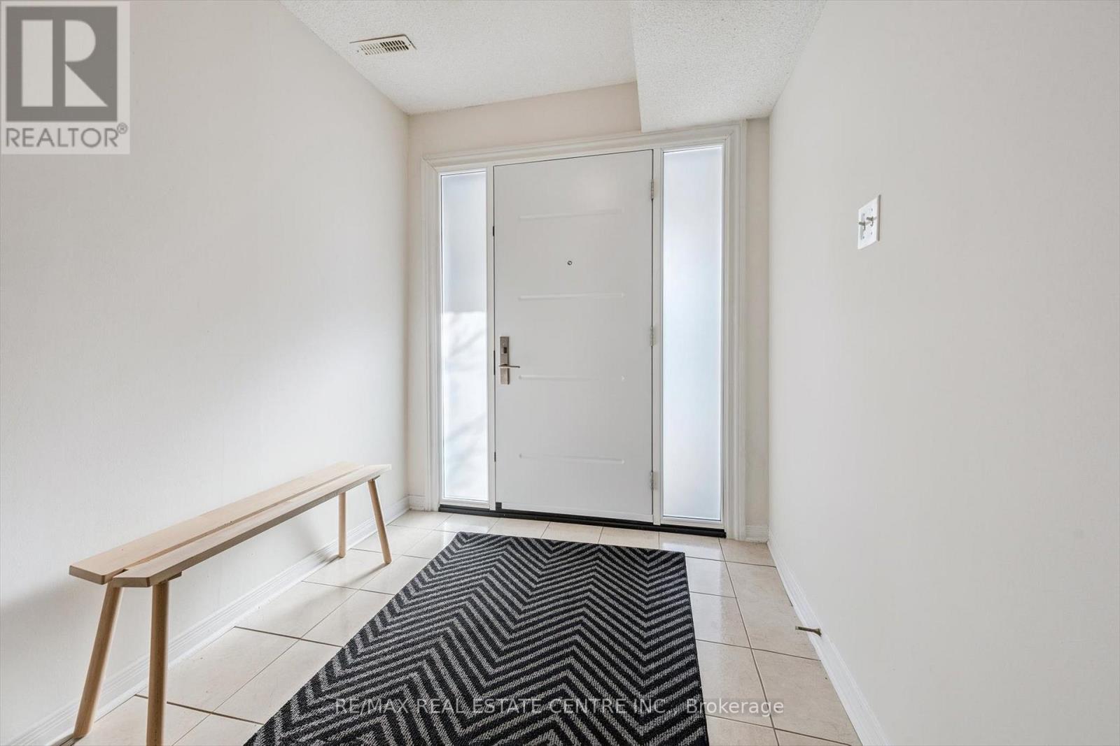 741 Candlestick Circle, Mississauga, Ontario  L4Z 0B1 - Photo 4 - W12738908