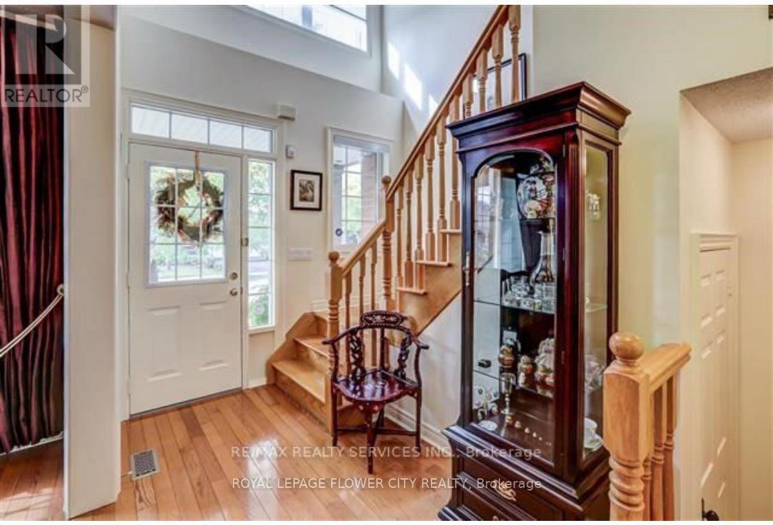 23 Merlin Drive, Brampton, Ontario  L6P 1E9 - Photo 2 - W12738910