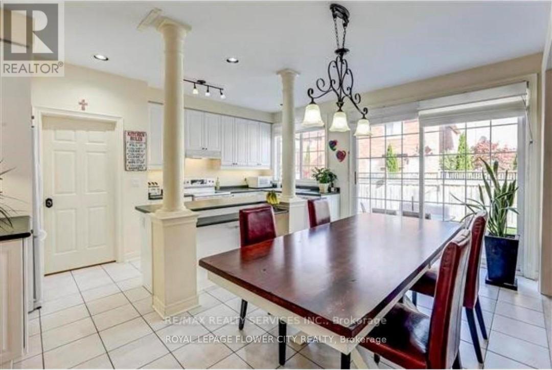 23 Merlin Drive, Brampton, Ontario  L6P 1E9 - Photo 3 - W12738910