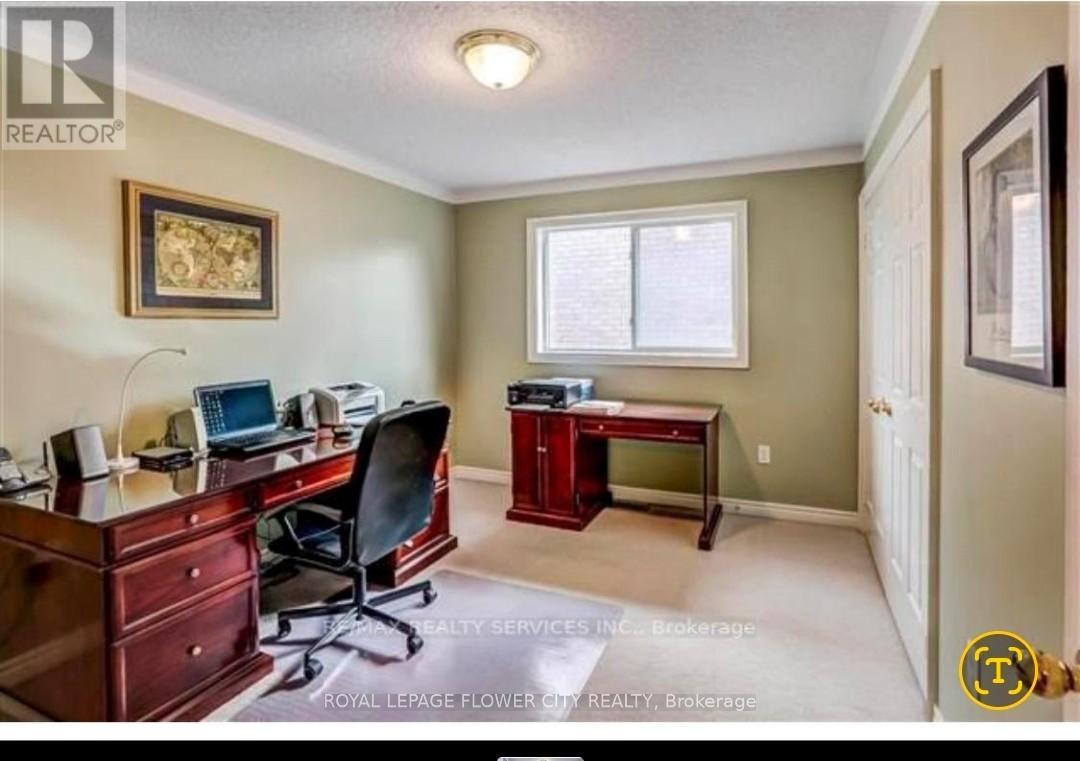 23 Merlin Drive, Brampton, Ontario  L6P 1E9 - Photo 5 - W12738910