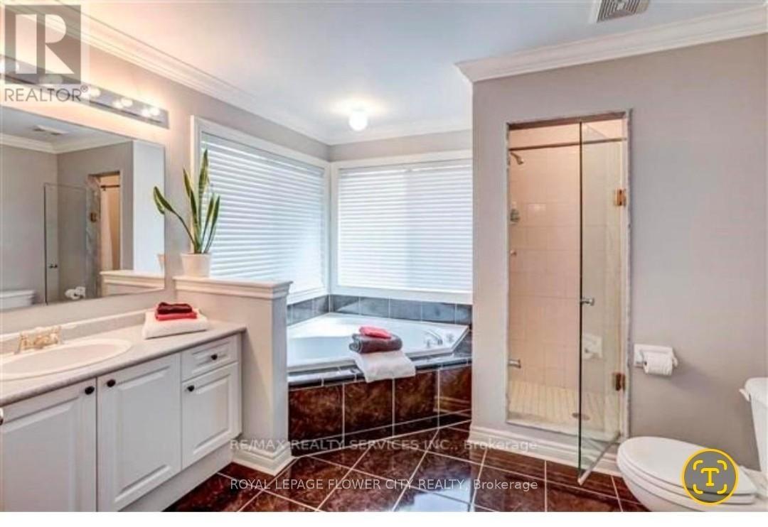 23 Merlin Drive, Brampton, Ontario  L6P 1E9 - Photo 6 - W12738910