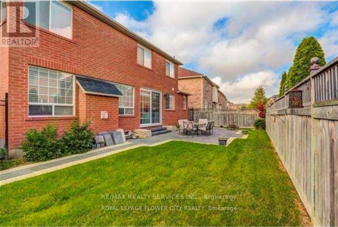 23 Merlin Drive, Brampton, Ontario  L6P 1E9 - Photo 7 - W12738910