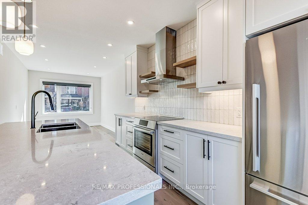 Lower - 238 Fairview Avenue, Toronto, Ontario  M6P 3A5 - Photo 2 - W12738914