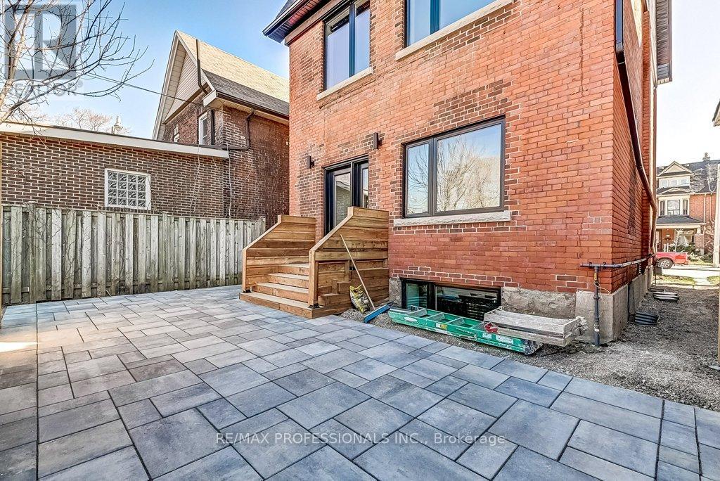 Lower - 238 Fairview Avenue, Toronto, Ontario  M6P 3A5 - Photo 4 - W12738914