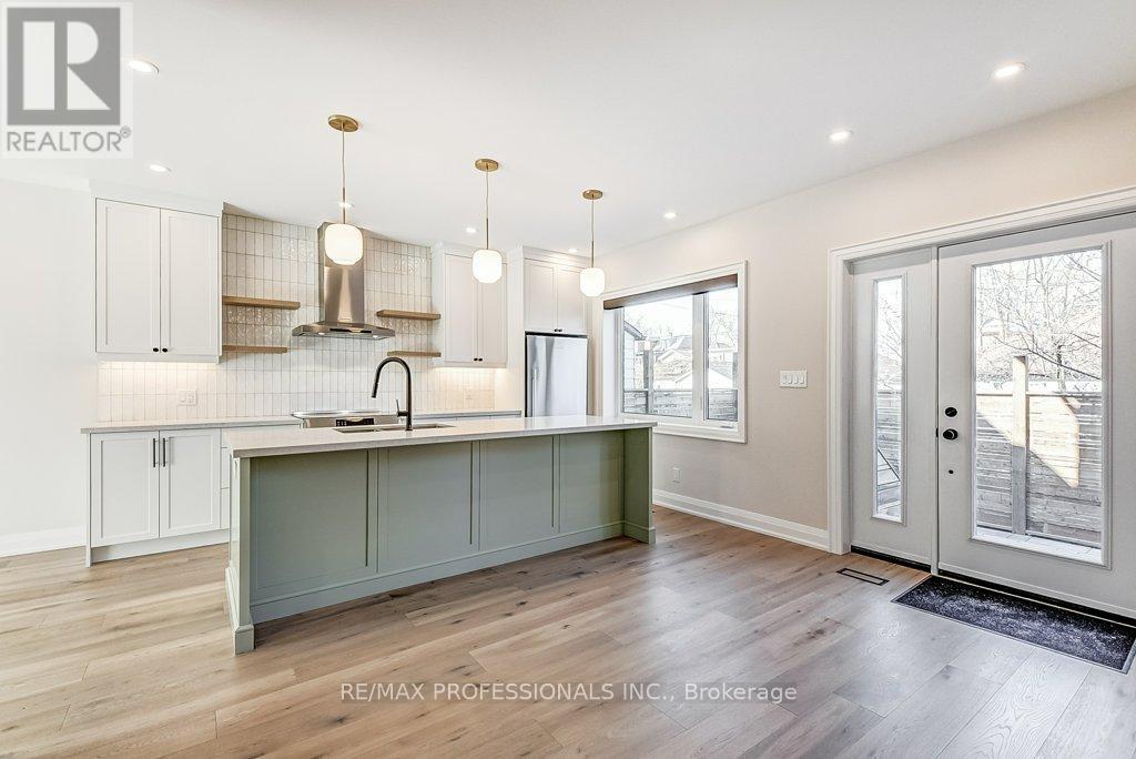 Lower - 238 Fairview Avenue, Toronto, Ontario  M6P 3A5 - Photo 6 - W12738914