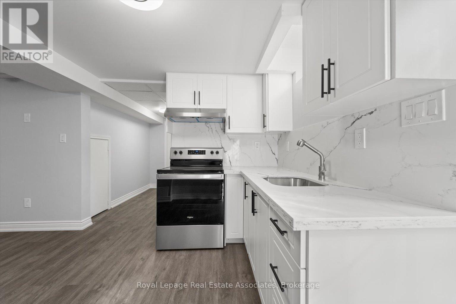 Lower - 1409 Grist Mill Court, Mississauga, Ontario  L5V 1S5 - Photo 3 - W12738936