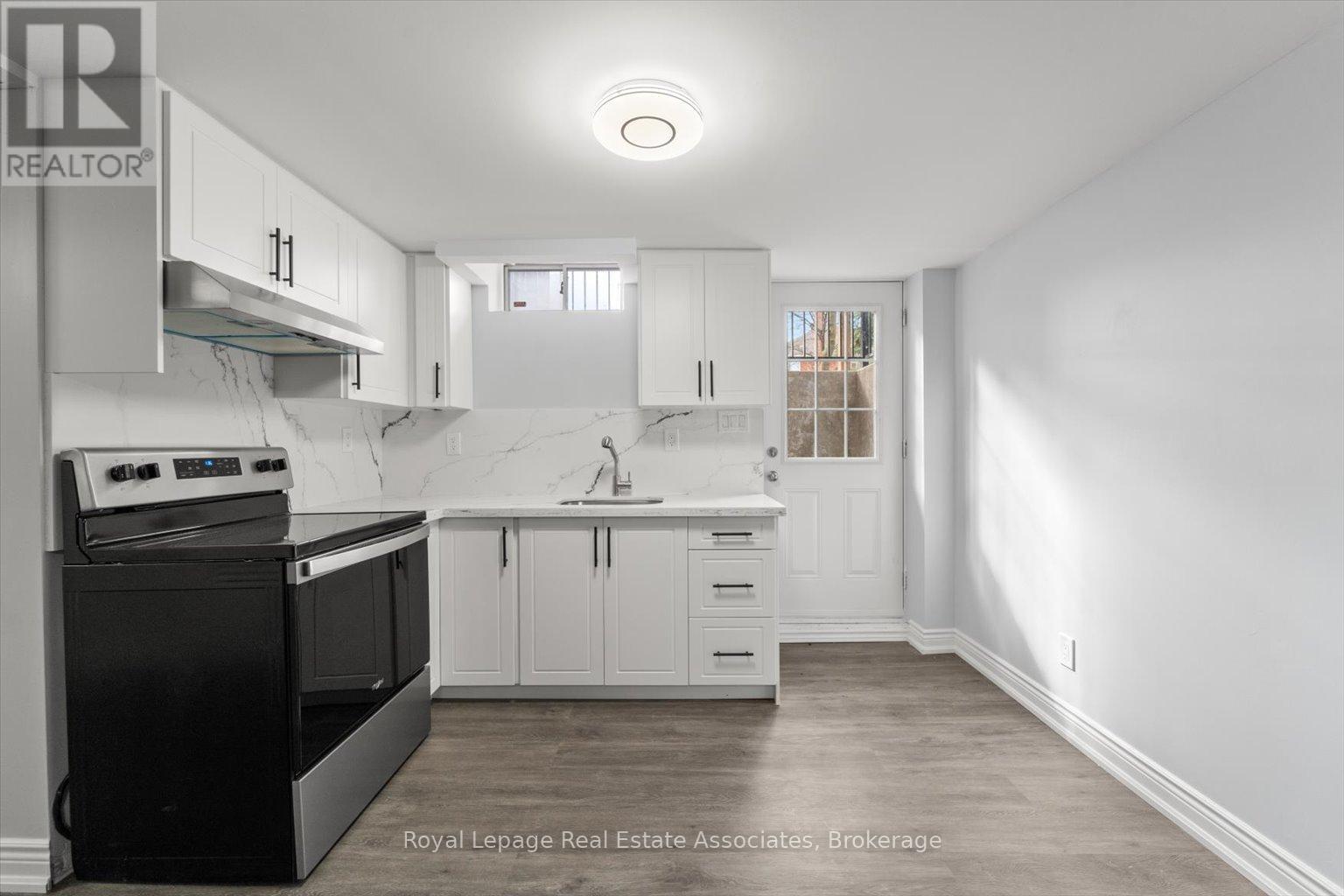 Lower - 1409 Grist Mill Court, Mississauga, Ontario  L5V 1S5 - Photo 4 - W12738936