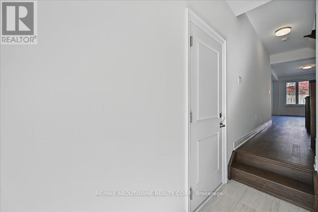 13 - 2184 Postmaster Drive, Oakville, Ontario  L6M 3X1 - Photo 6 - W12738938