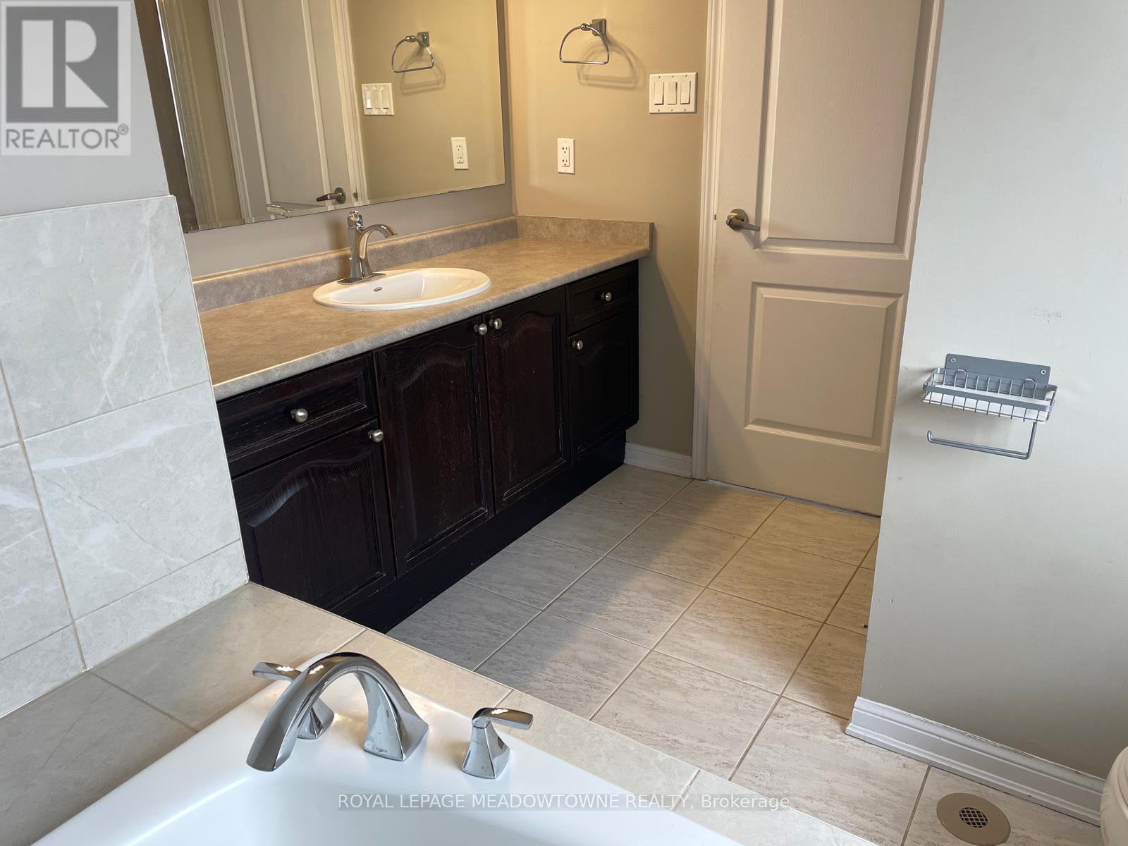 Main/upper - 796 Hepburn Road, Milton, Ontario  L9T 0K6 - Photo 17 - W12738942