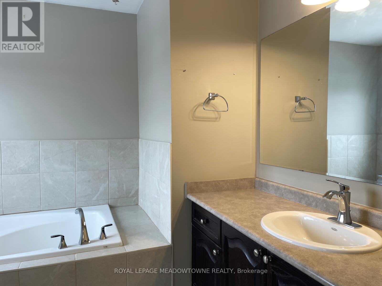 Main/upper - 796 Hepburn Road, Milton, Ontario  L9T 0K6 - Photo 18 - W12738942