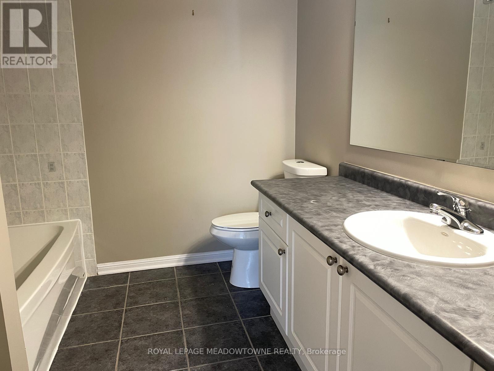 Main/upper - 796 Hepburn Road, Milton, Ontario  L9T 0K6 - Photo 19 - W12738942