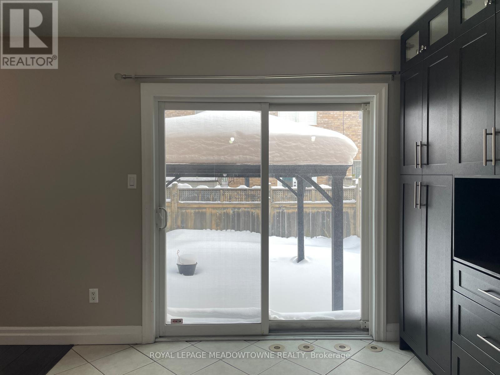 Main/upper - 796 Hepburn Road, Milton, Ontario  L9T 0K6 - Photo 9 - W12738942