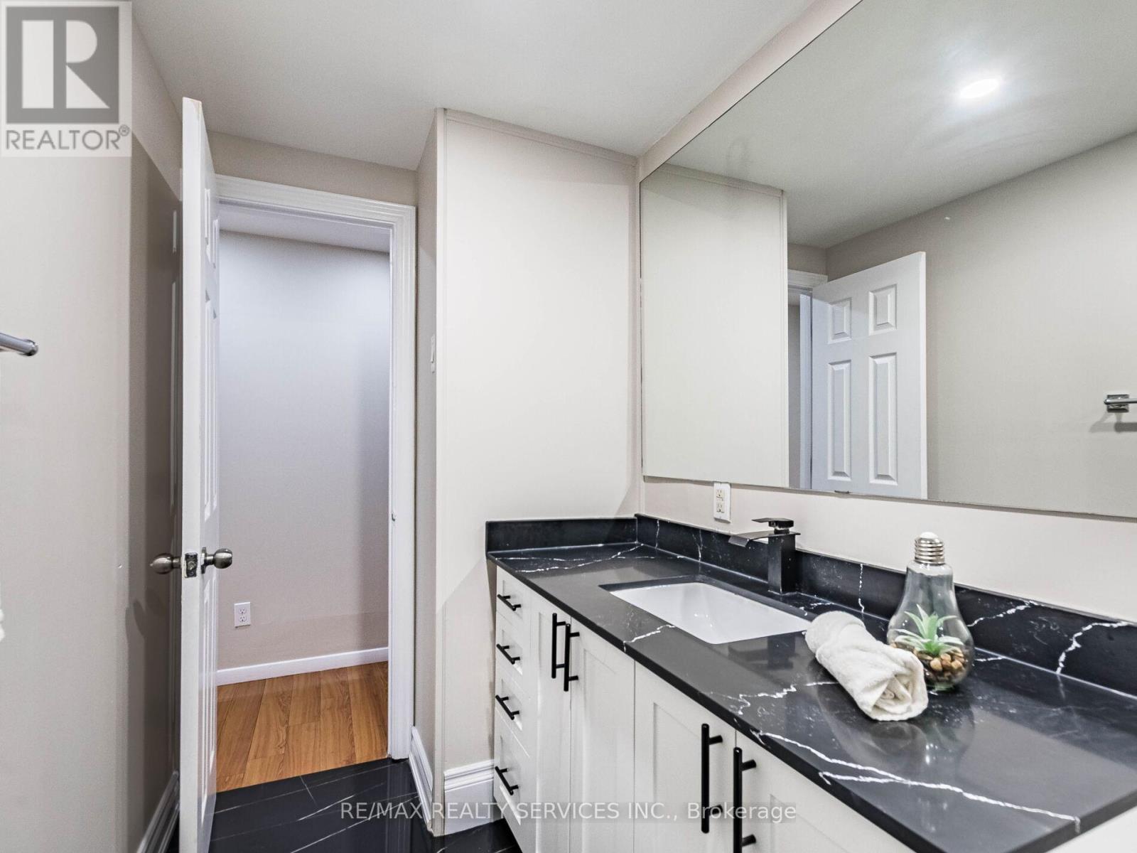 33 Elrose Road, Brampton, Ontario  L6T 2C1 - Photo 30 - W12738944