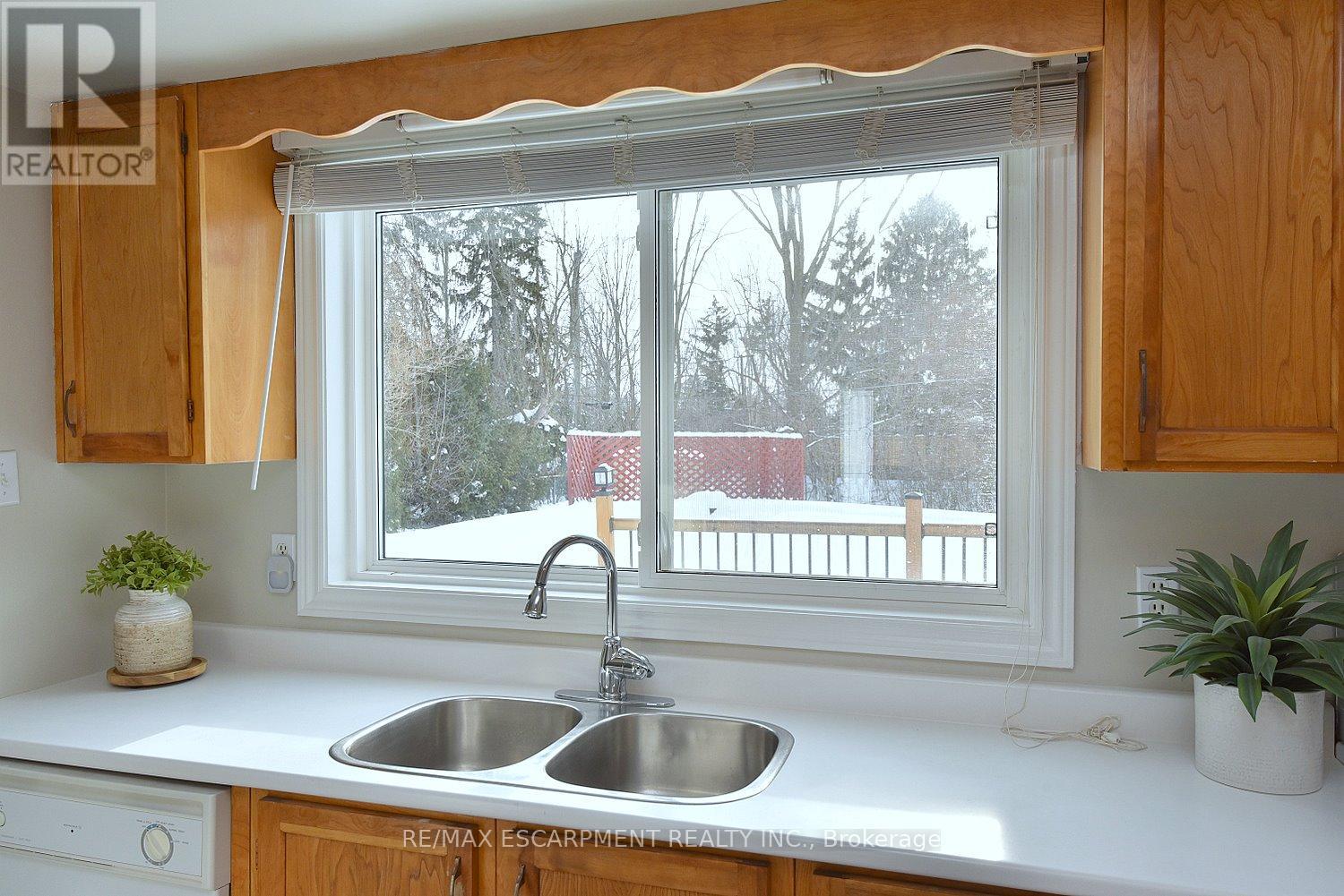 552 Hull Court, Burlington, Ontario  L7N 3C9 - Photo 17 - W12738954