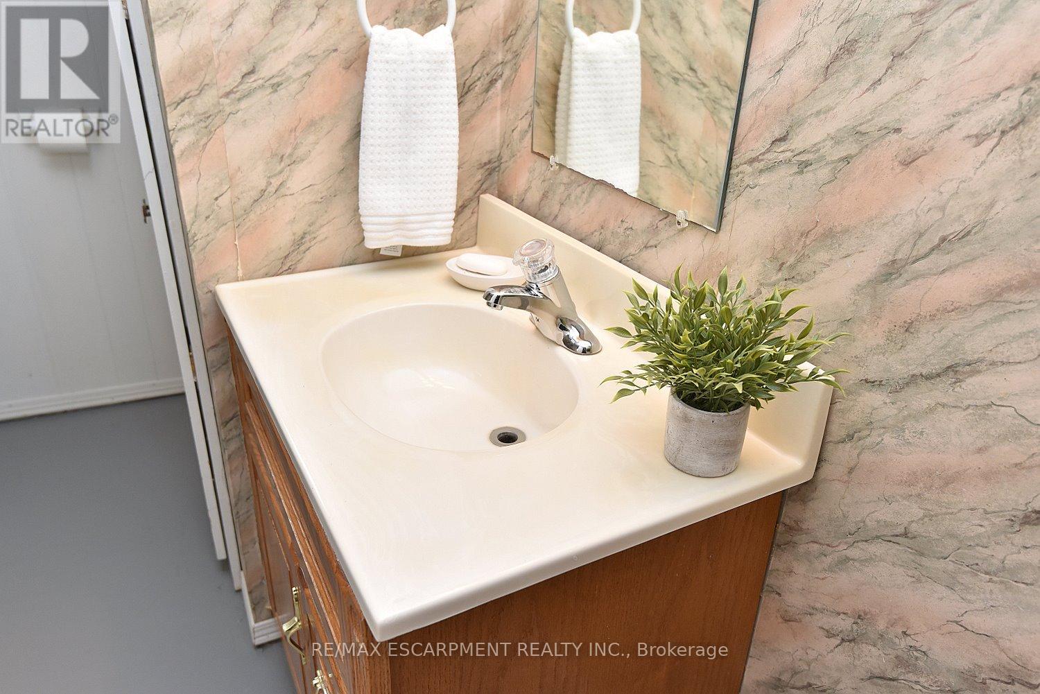 552 Hull Court, Burlington, Ontario  L7N 3C9 - Photo 33 - W12738954