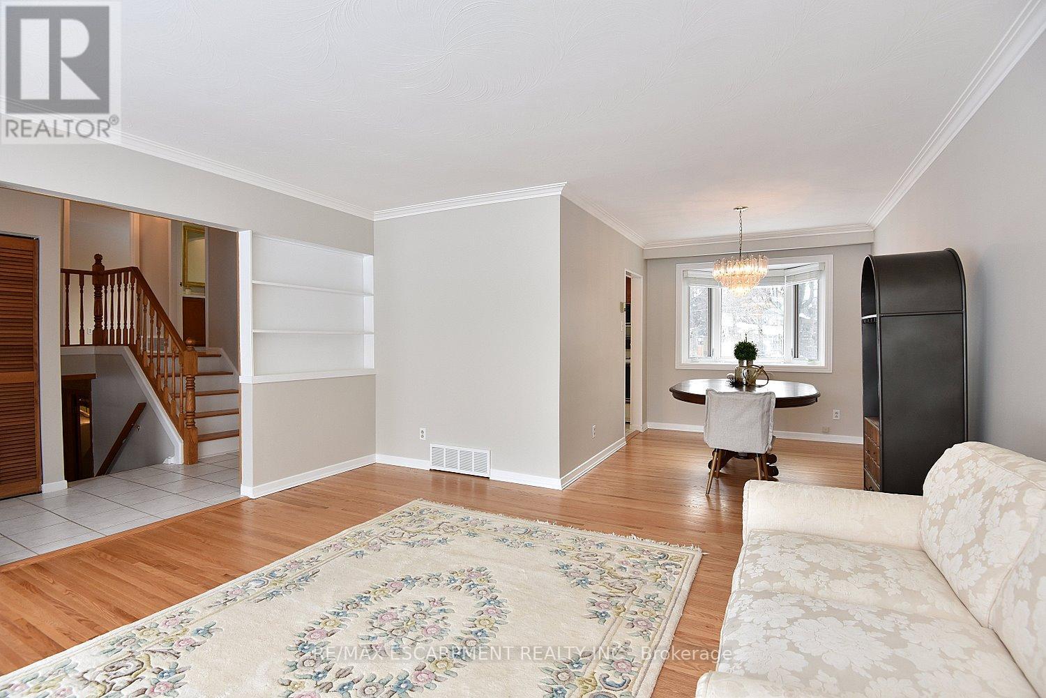 552 Hull Court, Burlington, Ontario  L7N 3C9 - Photo 4 - W12738954