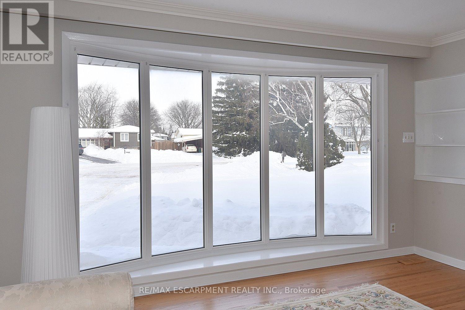 552 Hull Court, Burlington, Ontario  L7N 3C9 - Photo 7 - W12738954