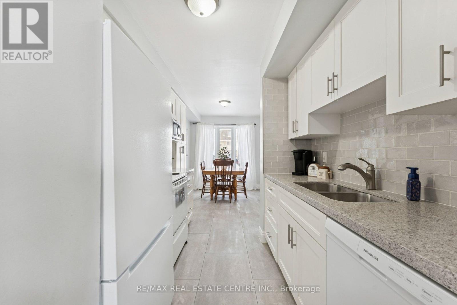 35 Primrose Crescent, Brampton, Ontario  L6Z 1E1 - Photo 15 - W12738966