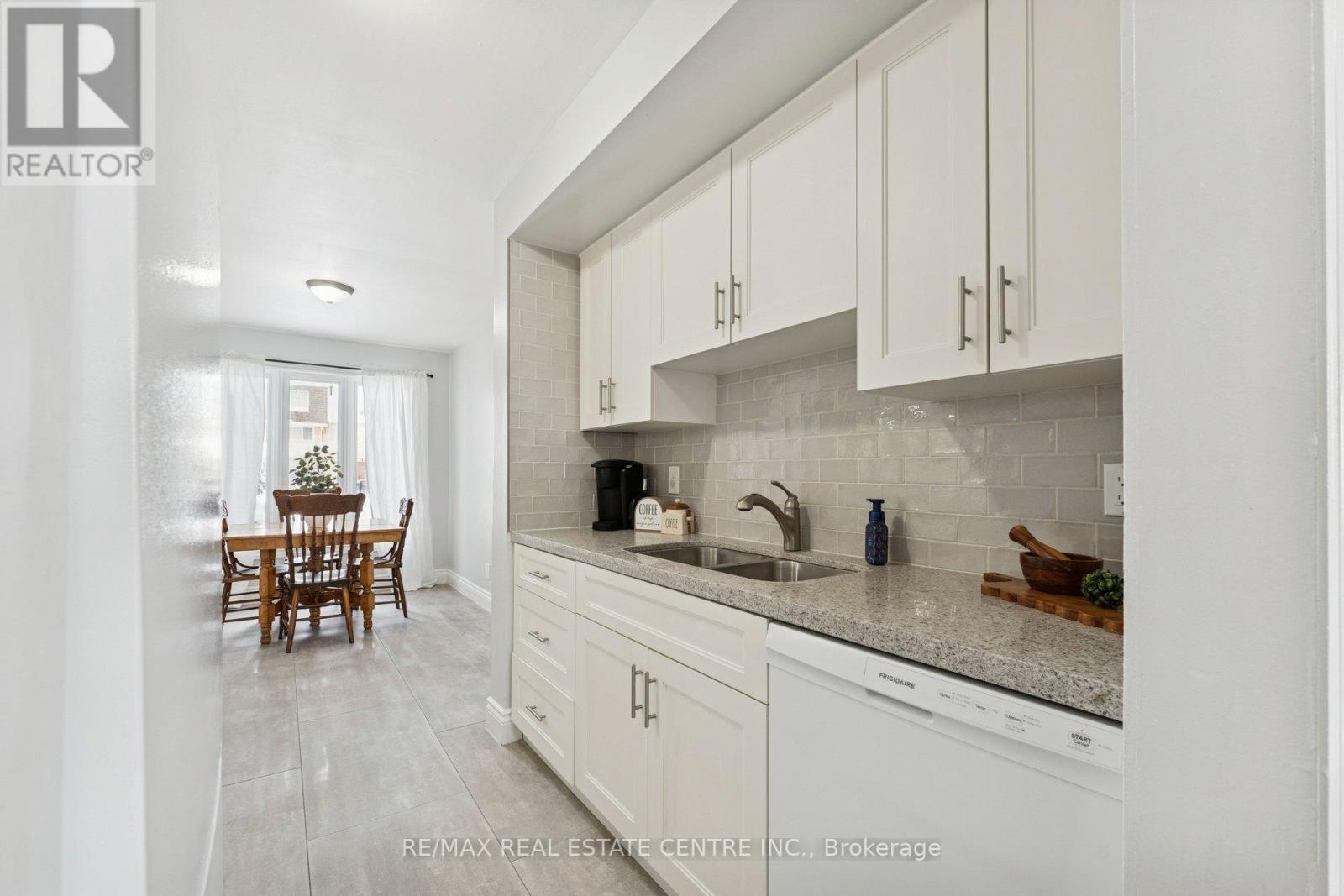 35 Primrose Crescent, Brampton, Ontario  L6Z 1E1 - Photo 16 - W12738966