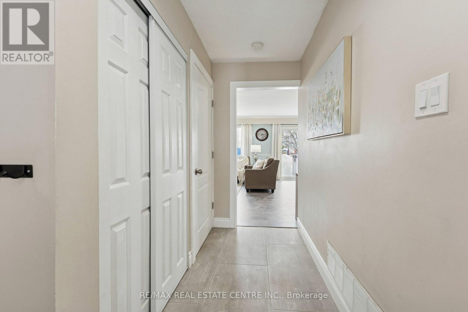 35 Primrose Crescent, Brampton, Ontario  L6Z 1E1 - Photo 6 - W12738966