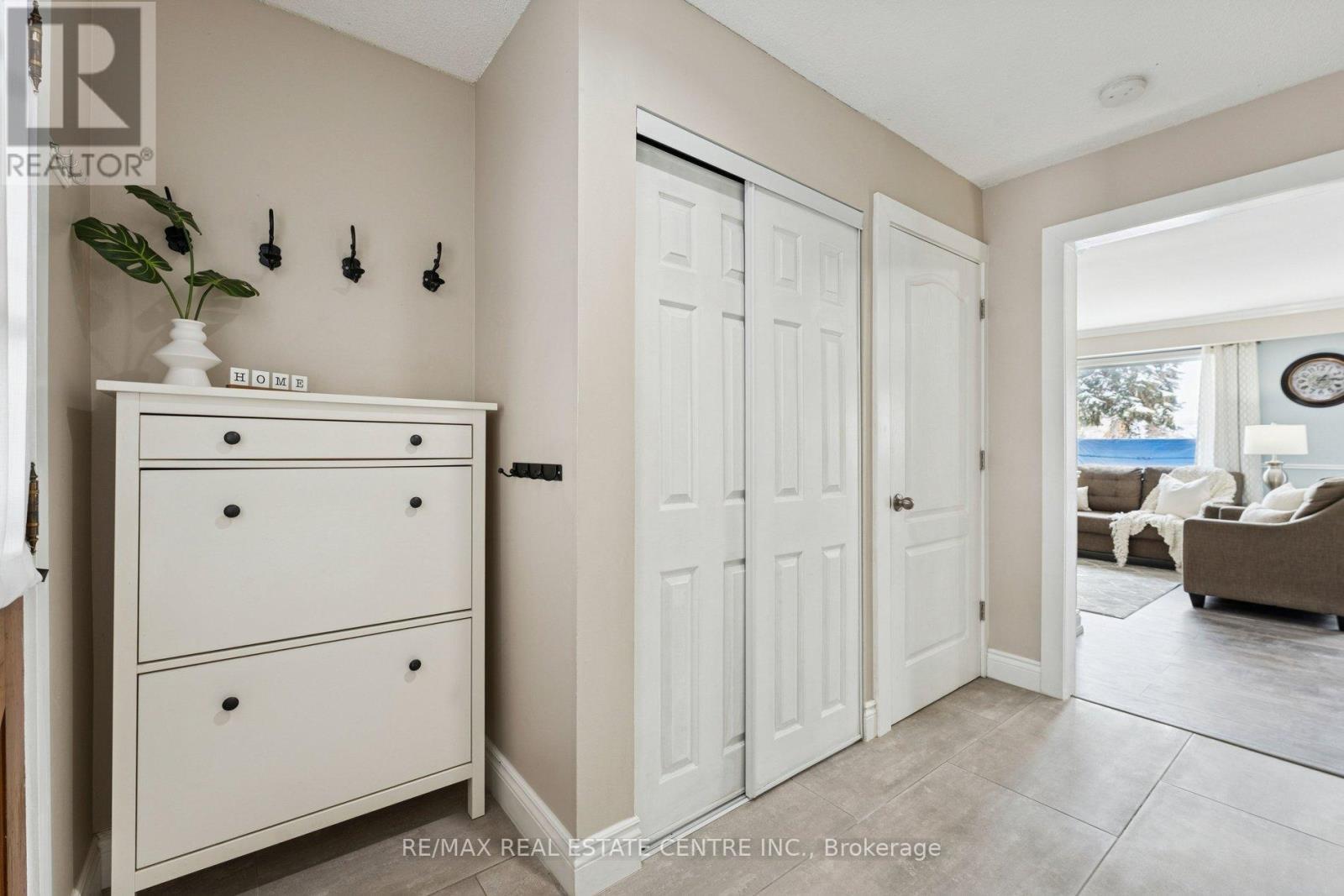 35 Primrose Crescent, Brampton, Ontario  L6Z 1E1 - Photo 7 - W12738966