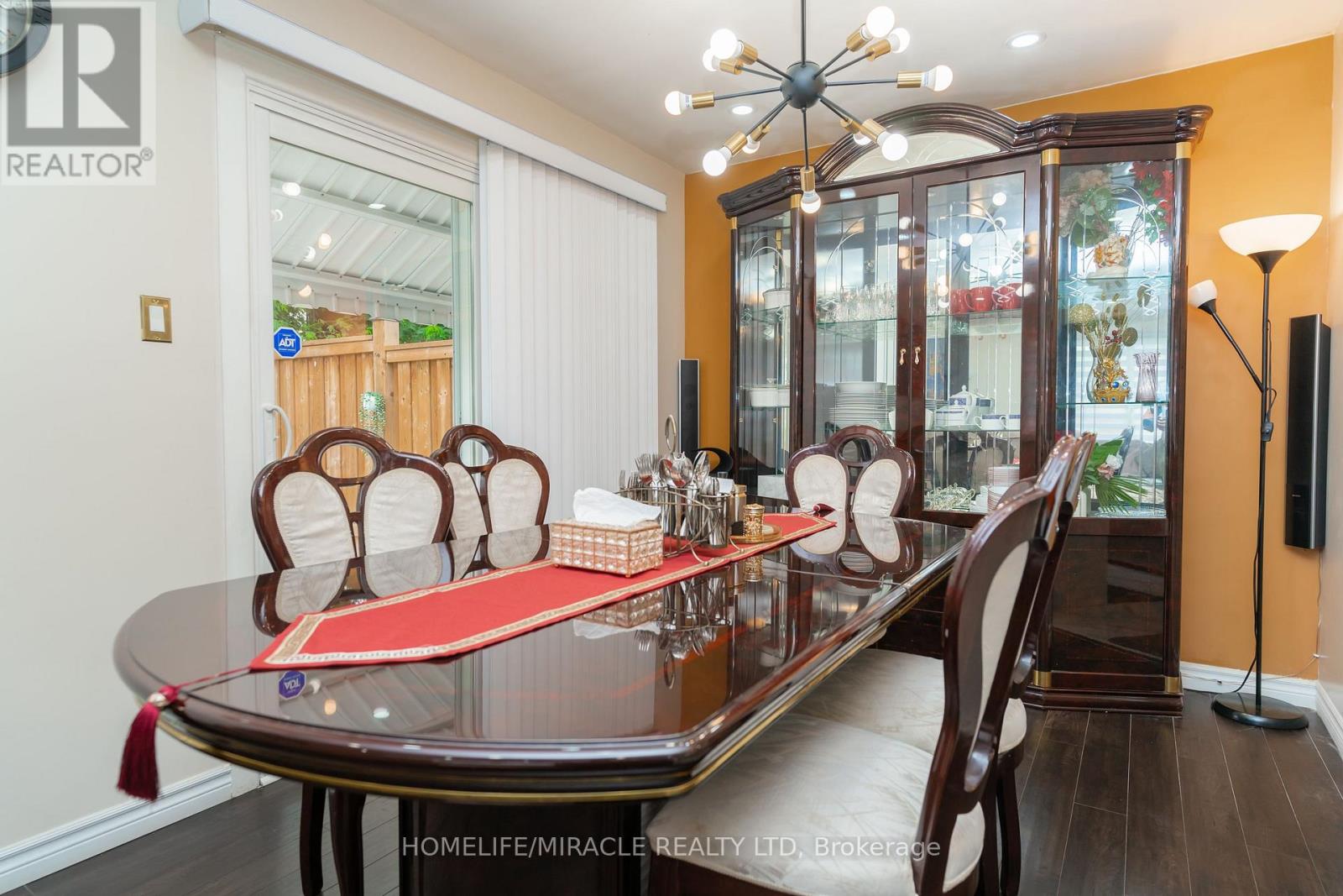 10 Huntingwood Crescent, Brampton, Ontario  L6S 1S6 - Photo 13 - W12738986