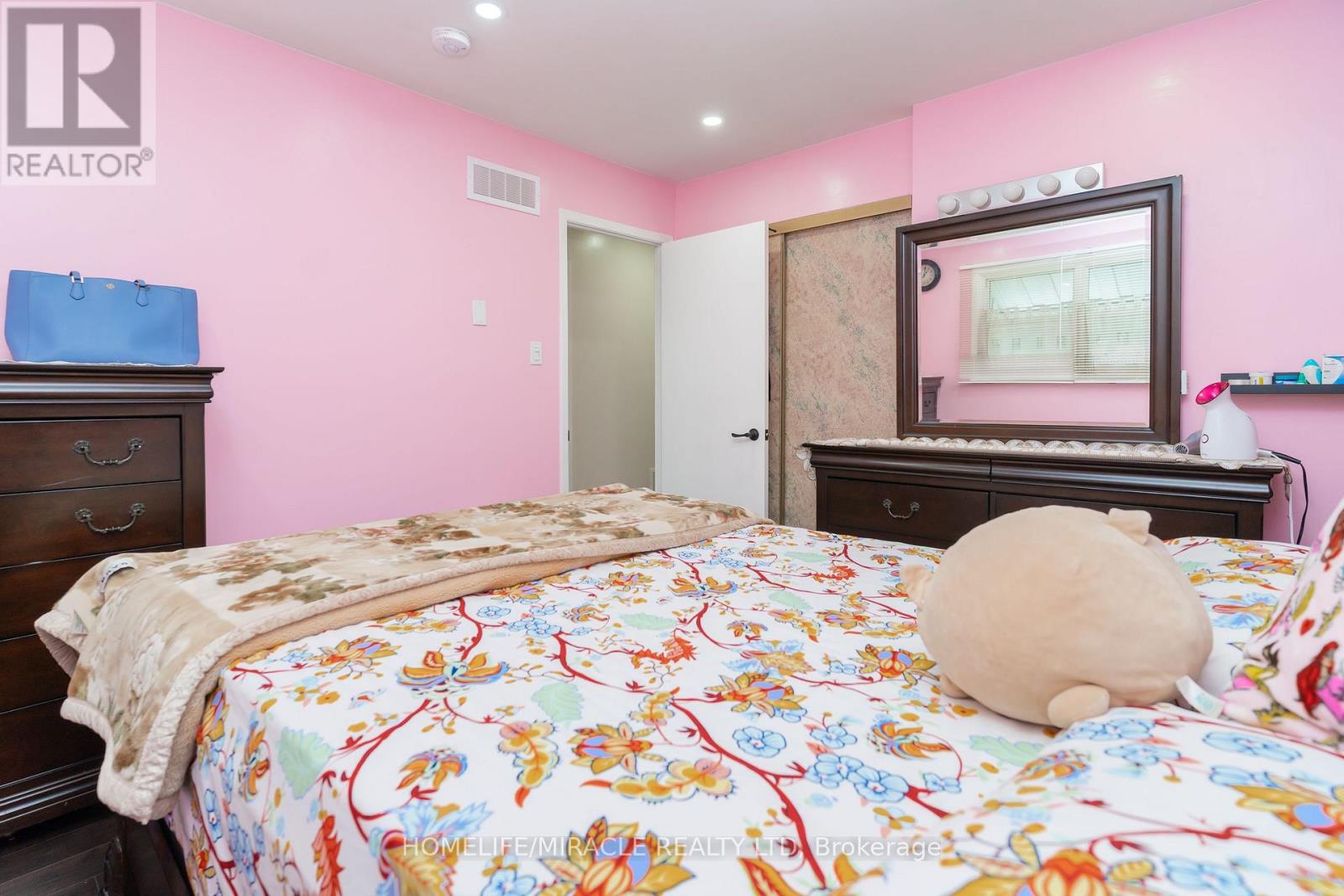 10 Huntingwood Crescent, Brampton, Ontario  L6S 1S6 - Photo 17 - W12738986