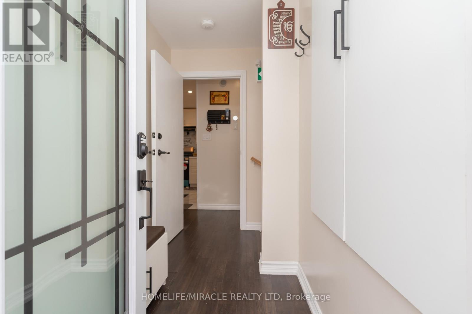 10 Huntingwood Crescent, Brampton, Ontario  L6S 1S6 - Photo 2 - W12738986