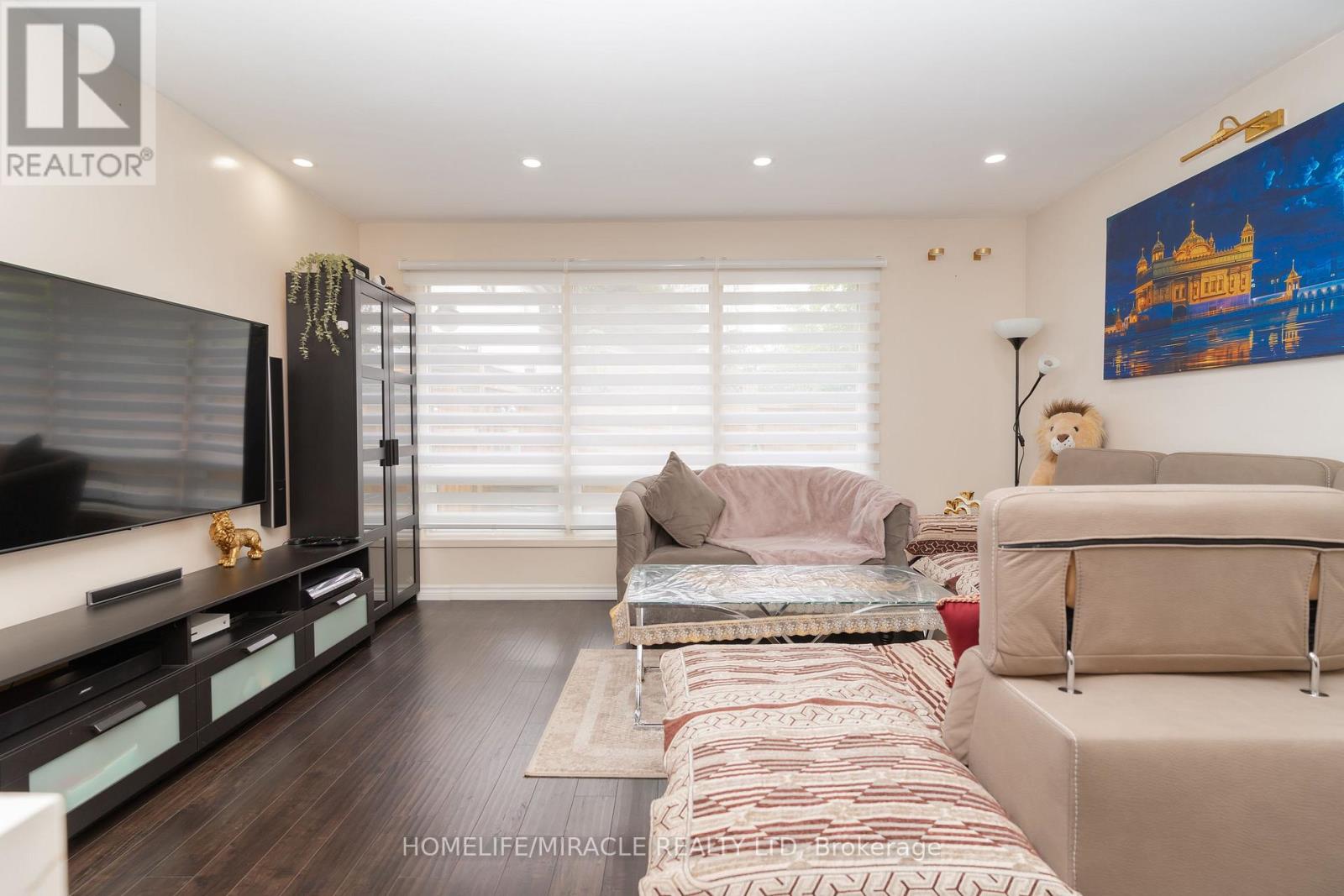 10 Huntingwood Crescent, Brampton, Ontario  L6S 1S6 - Photo 6 - W12738986