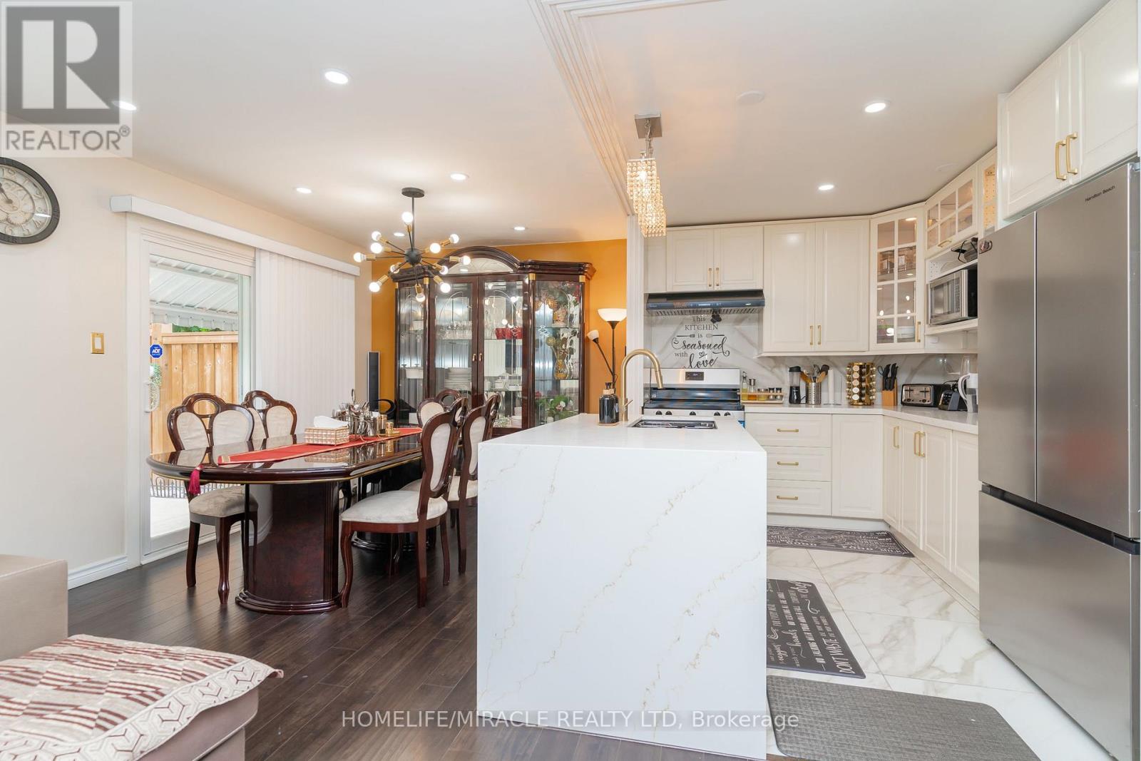 10 Huntingwood Crescent, Brampton, Ontario  L6S 1S6 - Photo 8 - W12738986