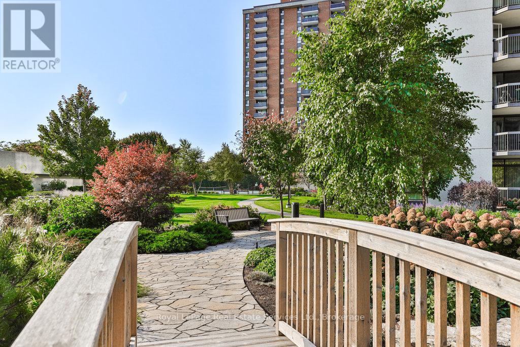 701 - 2170 Marine Drive, Oakville, Ontario  L6L 5V1 - Photo 3 - W12739066