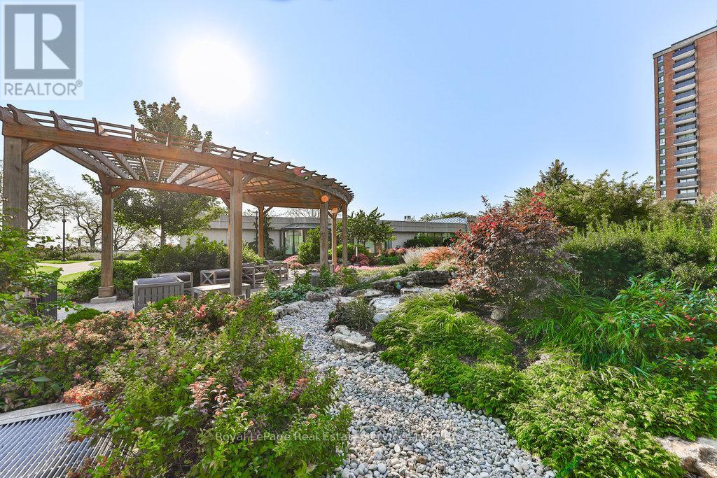 701 - 2170 Marine Drive, Oakville, Ontario  L6L 5V1 - Photo 4 - W12739066