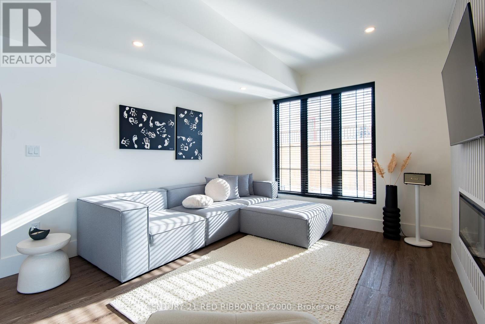 Photo 11 of 50 for 18 Mcnab Street