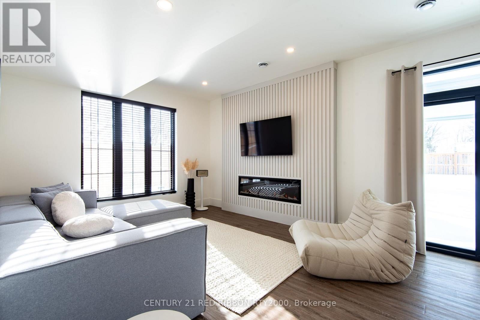 Photo 12 of 50 for 18 Mcnab Street