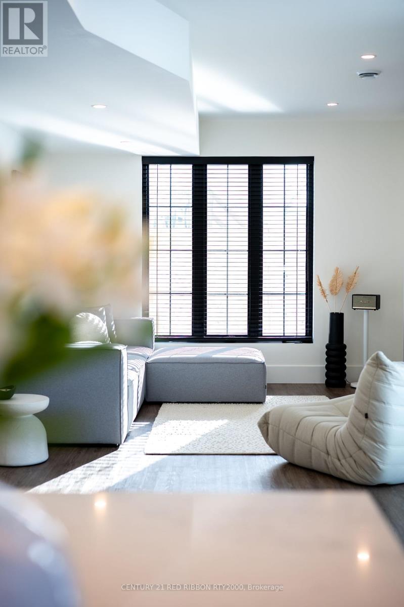 Photo 16 of 50 for 18 Mcnab Street