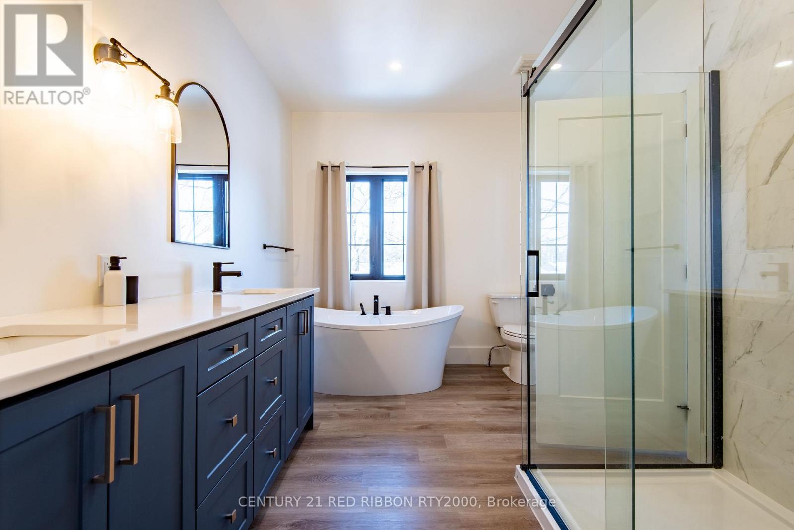 Photo 33 of 50 for 18 Mcnab Street